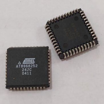 AT89S8252-24JC PLCC 8 BIT MICROCONTROLLER WITH 8K BYTES FLASH